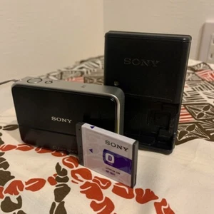 SONY Cyber Shot DSC-T2 Compact Digital Camera black Japanese language only - Picture 1 of 6