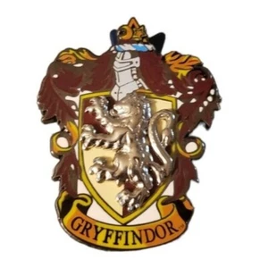 Universal Studios Wizarding World of Harry Potter Gryffindor Crest Trading Pin - Bild 1 von 3