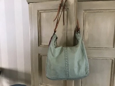 Bolsa de ombro grande de couro verde pálido Holding Horses  - Imagem 1 de 4