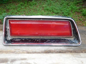 Ford Custom Galaxie 500 LTD 1971 sedán country luz trasera lado derecho del pasajero - Imagen 1 de 4