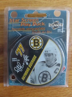 Commemorative Star Screen Play RAY BOURQUE No. 77 BOSTON BRUINS Puck — 第 1/3 张图片