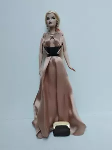 Poupée FR INTEGRITY TOYS PEARLESCENCE JASON WU - Photo 1/11