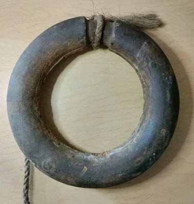 Антикварное большое американское чугунное сцепное кольцо XIX века — 10 дюймов Dx2 дюйма в высоту - Изображение 1 из 4