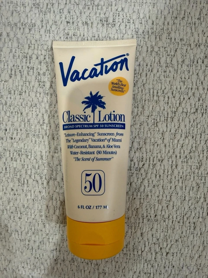 Protector solar Vacation Classic amplio espectro FPS 50 - 6 fl oz / 177 ml Foto 1 de 2