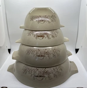 Juego de 4 cuencos mezcladores vintage Pyrex Forest Fancies seta cenicienta anidación - Imagen 1 de 20