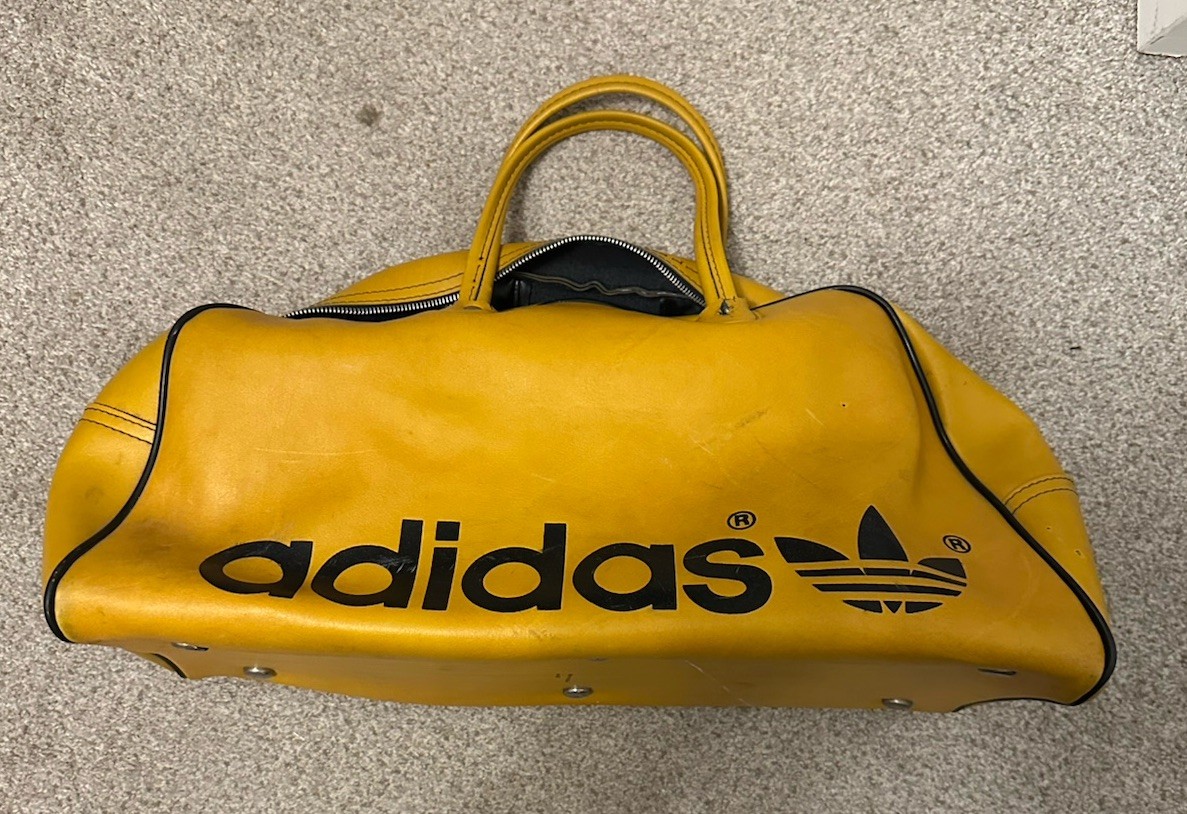 バッグ vintage old adidas 80s Boston bag GOLD Original ZAINO ZAINETTO ADIDAS Classic Bowling Bag in Beige