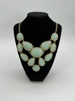 Collar llamativo verde como nuevo collar "BRILLA" tono dorado Foto 1 de 4