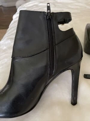 Botines de cuero.  talla 7. Negro. cremallera. . Casual. Foto 1 de 3