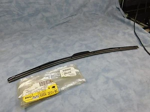 92231676 NEW OEM GM WINDSHIELD WIPER BLADE - Picture 1 of 2