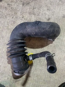 2015 Isuzu D-Max Diesel air intake hose pipe 898212081 TESTED - Picture 1 of 4