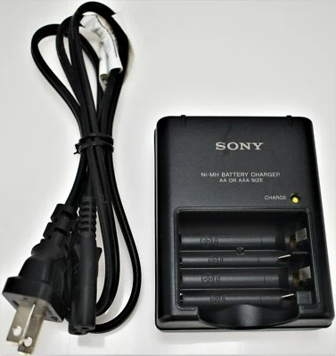 Cargador de batería Sony Ni-MH BC-CS2A carga AA o AAA probado funcionando Foto 1 de 4