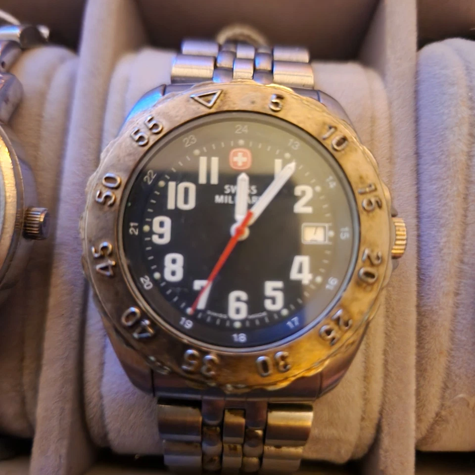 Swiss Military Dive Watch Men 39mm Blue Dial Stainless Steel Date Round No Bat - Image 1 of 1