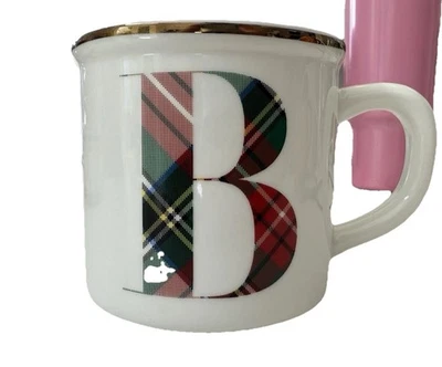 Taza con monograma Pottery Barn Stewart a cuadros "B" - borde dorado - tartán navideño Foto 1 de 4