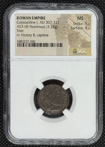 Casa romana Imperio Romano, Constantino I, AD 307-337, BI Nummus, casa rodante Victoria y cautivo-NGC-MS - Imagen 1 de 2