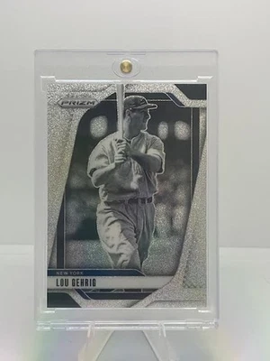Panini Prizm #300 2025 - Lou Gehrig - White Sparkle - SSP Case Hit - Yankees Foto 1 de 2