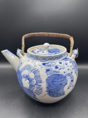 Antique Japanese Blue And White Floral Teapot Vintage Condition Foto 1 de 4