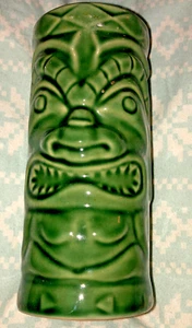 Taza Tiki Vintage 2001 Accoutrements JAKE Cerámica Verde 10oz Nueva - Imagen 1 de 7