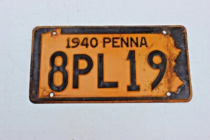 VINTAGE ANTIQUE 1940 PENNA LICENSE PLATE 8PL19 GARAGE MAN CAVE DECOR - Picture 1 of 1