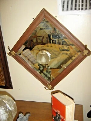 Antiguo espejo biselado en forma de diamante de roble con 3 ganchos para abrigo de sombrero #8379 Foto 1 de 4