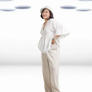 Ex Simply Be Women's Plus Size  V-Neck Textured Ruffle Smock Blouse in Ivory - Picture 1 of 4