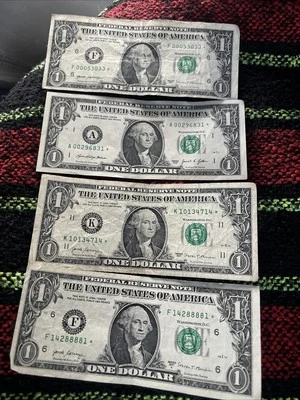 Villetes Con Estrella Para Los Que Buscan Está Clase De Billetes Foto 1 de 2