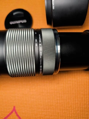 Lente de zoom Olympus M.Zuiko Digital ED 100-400mm F5-6.3 IS supertelefoto - MFT - Imagem 1 de 4