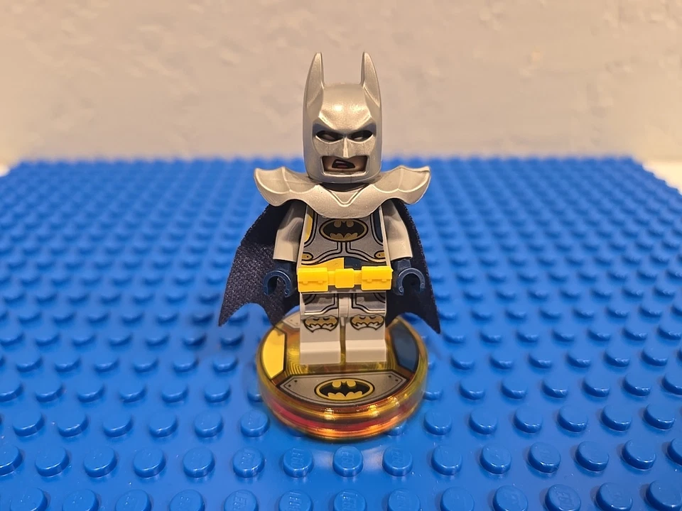 LEGO Dimensions Excalibur Batman Figura Y Etiqueta Solo, Suelto Foto 1 de 4