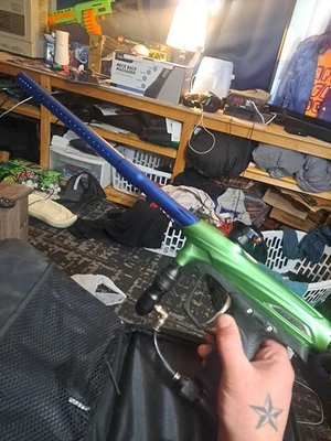 pistolas de bolas de pintura Foto 1 de 3