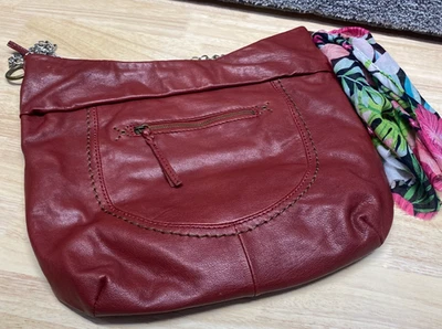 Bolso de hombro hobo de cuero The Sak Sequoia Cabernet con correa de cadena Foto 1 de 4