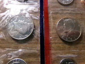 1989 P&D Uncirculated Kennedy Half Dollar 2 Coins Mint Set Cello - Picture 1 of 1