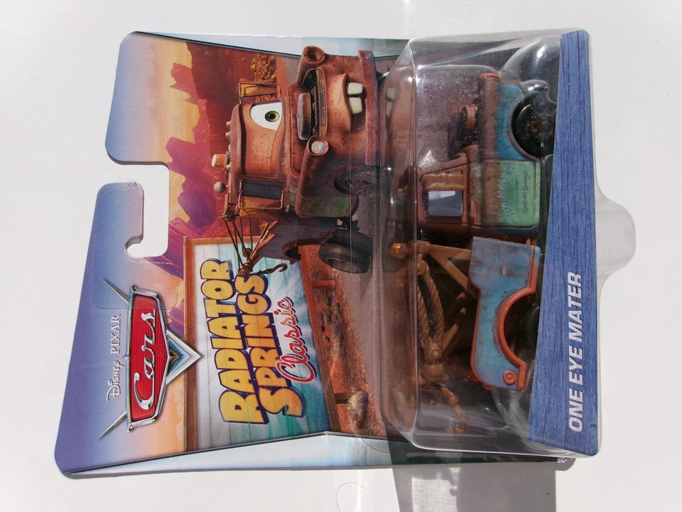 Disney Pixar Cars 2021 Welcome to Radiator Springs One Eye Mater With Keychain