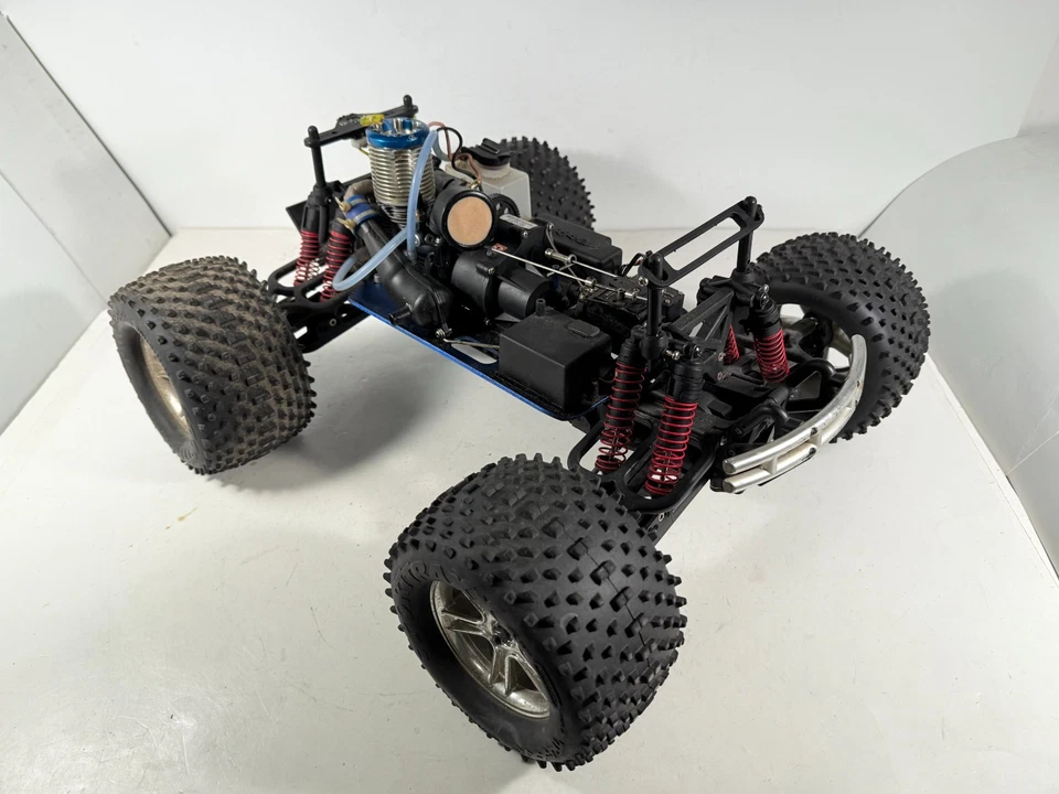 TRAXXAS T-MAXX 2.5 NITRO MONSTER TRUCK 1/10 4x4 SLIDER PROJECT - Image 1 of 4