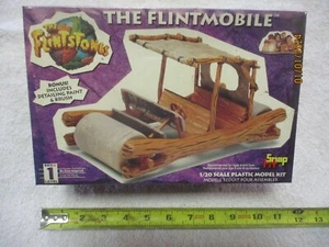 FLINTSTONES 1994 FLINTMOBILE SNAP FIT LINDBERG 1:20 SCALE MODEL KIT FACTORY SEAL - Picture 1 of 3