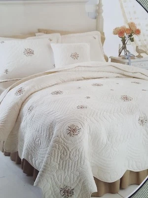 NUEVO Edredón Doble Trousseau 3 piezas con Falsa y Almohada Acento en Marfil Diseño Clásico Rosa Foto 1 de 4