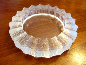 'LALIQUE' FRANCE ART DECO 'JAMAIQUE' 5 1/2" ASHTRAY CLEAR & FROSTED LEAF MOTIF - Picture 1 of 10