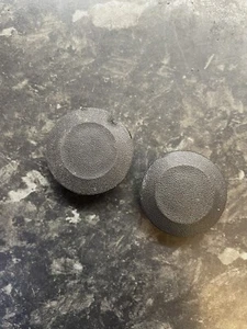 Vauxhall (Opel) Astra J Mk6 vordere Außenspiegelschraube Abdeckung Blenden Tüllen KNC033 - Bild 1 von 4