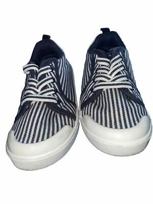 Zapatos Oshkosh para niños pequeños Foto 1 de 4