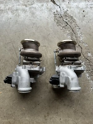 (2) BMW F01 F02 750i 750Li N63 - Par de turbocompresores Foto 1 de 4