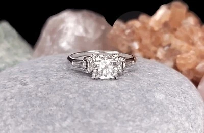 Anillo de compromiso de diamantes de platino iridio era Art Deco de 1,52 CTW Foto 1 de 4