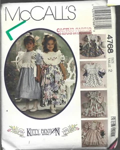 McCall's Kitty Benton Patrón #4768-Vestido Infantil Delantal Desmontable Baberos Talla 2 - Imagen 1 de 1