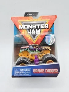 Monster Jam "GRAVE DIGGER" FIGURE AND POSTER INCLUDED 2019 1:64 - Picture 1 of 12