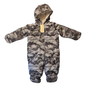 First Impressions Baby Camouflage gesteppter Schneeanzug Faux Sherpa Futter - 12 M - grau - Bild 1 von 9
