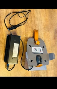 Philips MRX Wandhalterung und DC Ladegerät/Netzteil. - Bild 1 von 1