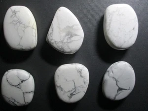 Magnesit (Howlith)  Scheibenstein Taschenstein Auflegestein ca. 35-40 x 30 mm - Bild 1 von 5