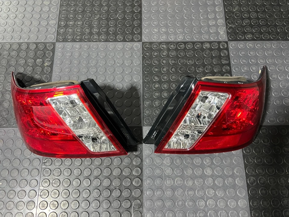2008-2014 SUBARU IMPREZA WRX STI LANTERNAS TRASEIRAS ESQUERDA DIREITA FABRICANTE DE EQUIPAMENTO ORIGINAL - Imagem 1 de 4