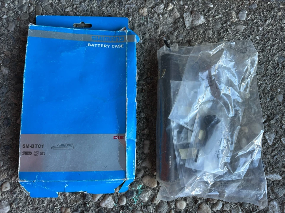 Держатель/корпус аккумулятора Shimano SM-BTC1 Di2 для крепления клетки бутылки E-Tube XTR XT - Изображение 1 из 1