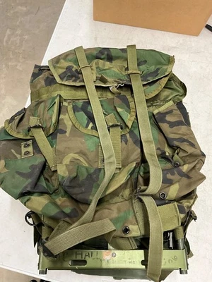 Mochila USGI Militar Mediana Bosque Camuflada ALICE - Completa Foto 1 de 4