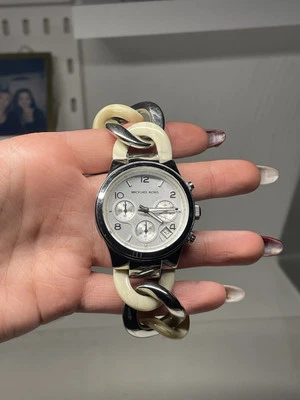 Michael Kors Runway Twist Chronograph Silver Dial Women's Watch MK4263 SD9 - Image 1 of 4