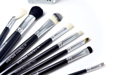 CROWN MAKE UP BRUSHES