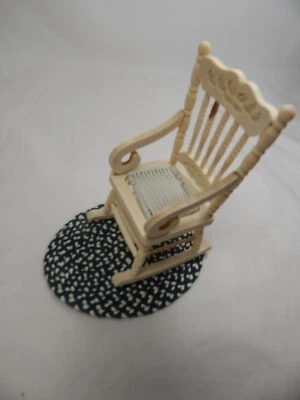 Silla mecedora miniatura para casa de muñecas escala 1:12 sin pintar con alfombra #Z212-K Foto 1 de 4